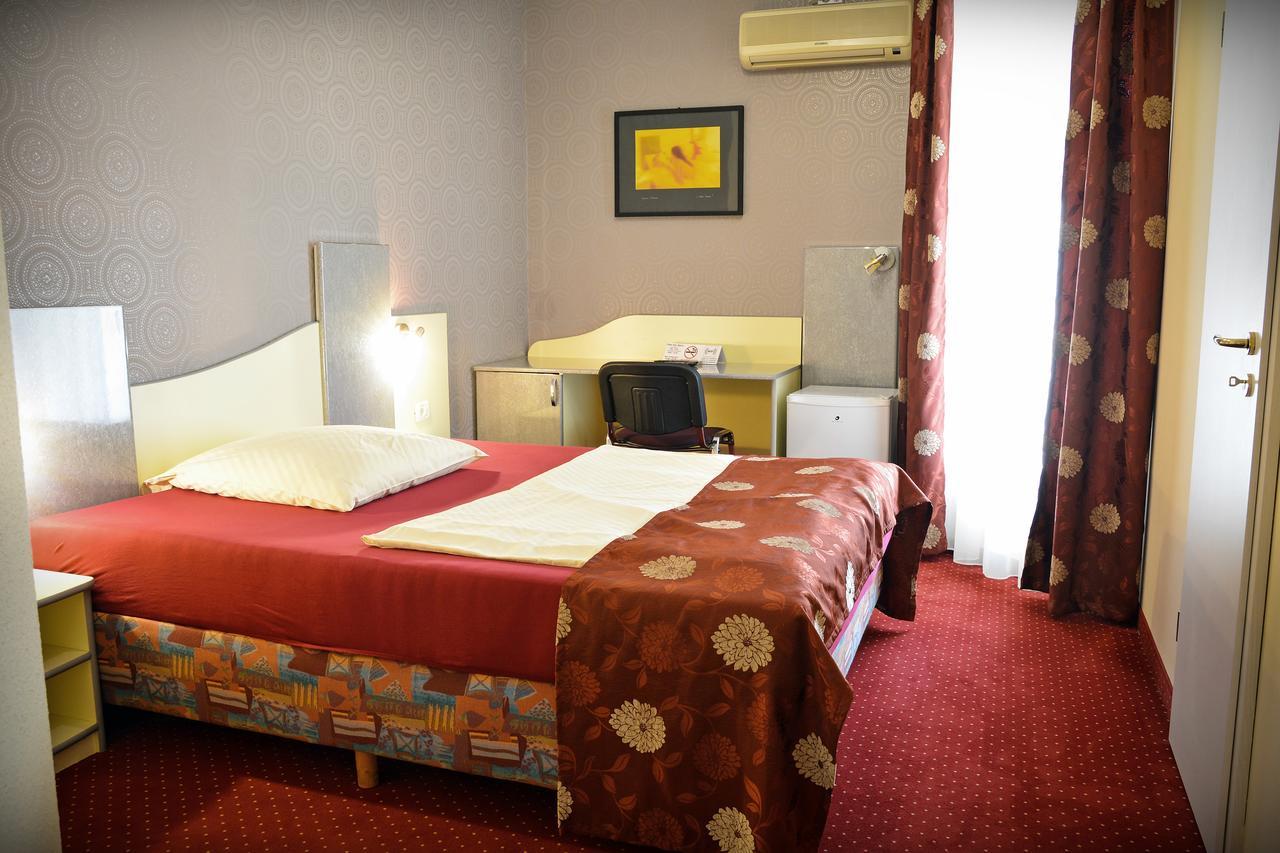 Pension Yellow Timisoara Exterior foto
